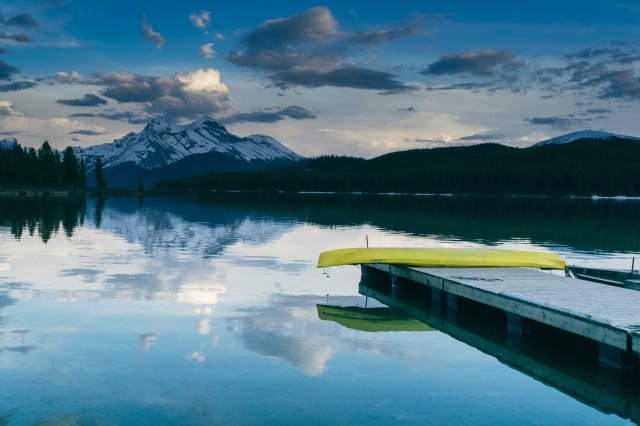 2015-10-Life-of-Pix-free-stock-photos-canoe-mountain-lake-BlakeVerdoorn