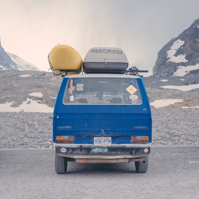 2015-10-Life-of-Pix-free-stock-photos-roadtrip-mountain-van-BlakeVerdoorn