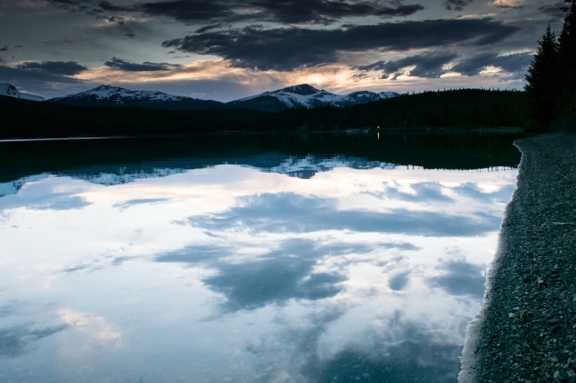 2015-12-Life-of-Pix-free-stock-photos-mountains-lake-reflection-BlakeVerdoorn